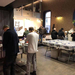 WYPRZEDAŻOWA Giełda Winyli i Płyt CD