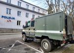 Policjanci zabezpieczali miejsce znalezienia niewybuchów przy budowie przystanku kolejowego w Mielcu