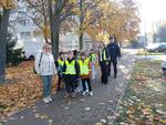 Odblaskowy spacer z mieleckimi dzielnicowymi. Dzieci ze Szkoły Podstawowej nr 6 w Mielcu świeciły przykładem!