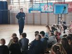 Dzielnicowa o bezpieczeństwie podczas ferii - spotkanie w Zespole Szkolno-Przedszkolnym w Rudzie