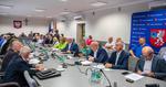 Trwa sesja Rady Powiatu. Radni pytają o szpital